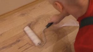 Нанесение лака на пробковый пол