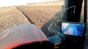 пашем на KR3504EX и плуг ПНУ-6. 35 скорость 10-11 км/ч