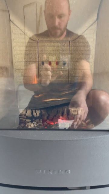 Печь-камин WIKING Miro 4 установка в углу между окон #камины смотреть онлайн