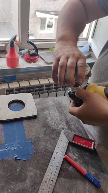 Аккумуляторная болгарка от DeWalt 409 и Hanskonner на малых обо? смотреть онлайн