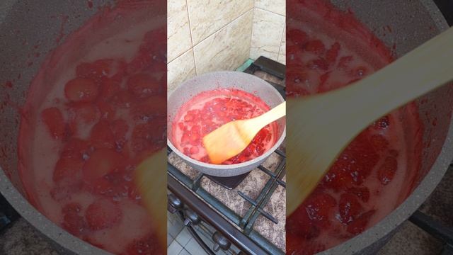 Невероятно нежный клубничный джем
