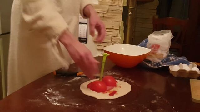 EP1 Lorencio Medichi готовит кулинарные изыски | Пицца, наггетс? смотреть онлайн