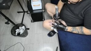 Бью тату сам себе/Весь процесс татуировки Ящерицы