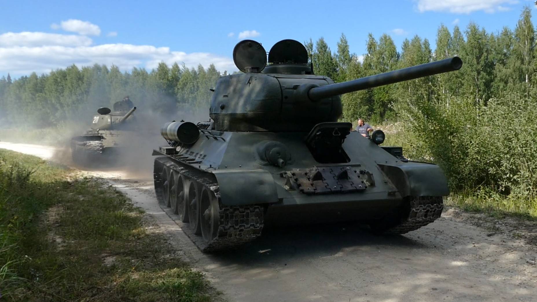 Прибытие техники на слёт "Моторы Войны", 11 августа 2022 смотреть онлайн