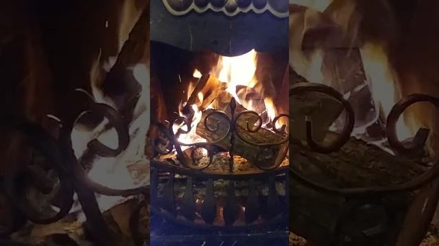 Камин поёт дубовым треском 2 смотреть онлайн