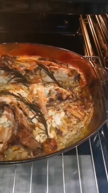 Кролик со сметаной в духовке. смотреть онлайн