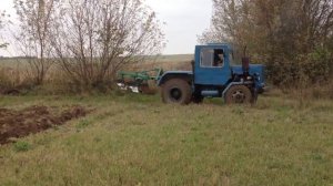 Самодельный  трактор 3 корпусный плуг оранка