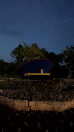 #Панорама Оренбурга - #Арт-объект #Милицейская #фуражка в сквере имени Виктора Самохина / #оренбург