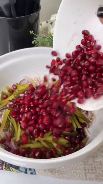 🥙 Салат с гранатом #салаты #рек #рецепты #shorts смотреть онлайн