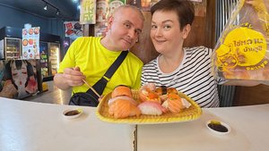 Мукбанг купили ПОДАРОК Вовану и закупились ВКУСНЯШКАМИ на ДР) НАЛОПАЛИСЬ ЛУЧШИХ роллы и суши на ужин