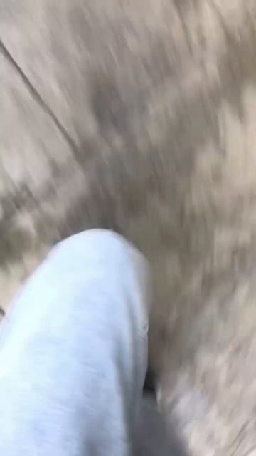 за мной гонится уличный кот 😰У кого есть мясо? смотреть онлайн