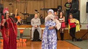 Три девицы и косяк.