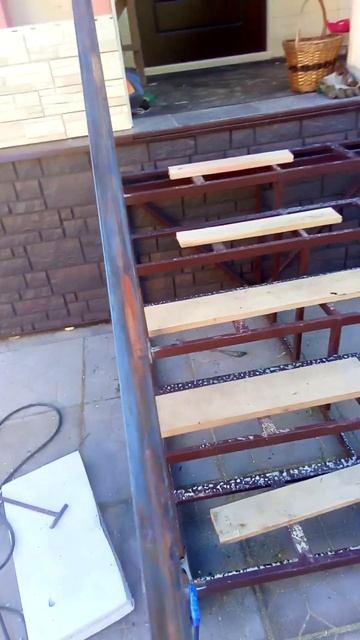 Металлический каркас для уличной лестницы. смотреть онлайн