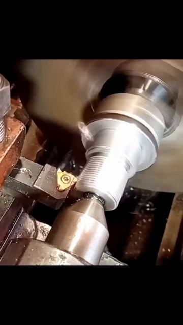 Как нарезать резьбу резцом на токарном станке. СТАНКИ? смотреть онлайн