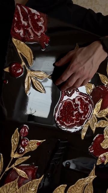 Интерьерная картина «Гранат с золотыми листьями» смотреть онлайн