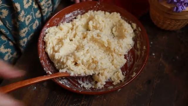 Жаренная утка, рисовые лепешки, готовка на открытом огне. смотреть онлайн