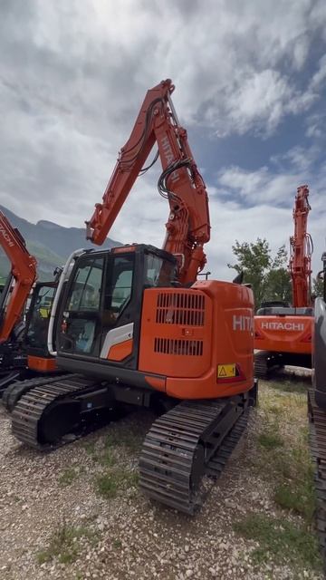 Дилер Хитачи в Италии, как вам линейка экскаваторов? смотреть онлайн