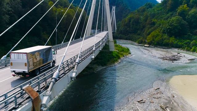 0_Bridge_Truck_3840x2160