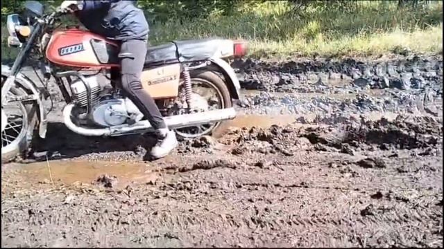 Грязные покатушки на Иж юпитер 5. (Лес,лужи и грязь)