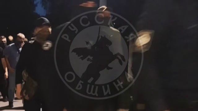 На юго-западе Москвы дружинники Русской Общины дали жару мошенникам смотреть онлайн