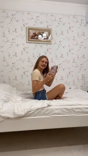 Весь день работаю в телефоне в позе креветки и надеюсь смотреть онлайн