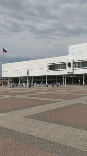 Прослушивание приятной музыки на площади Ленина в Ульяновске 1.06.2025
