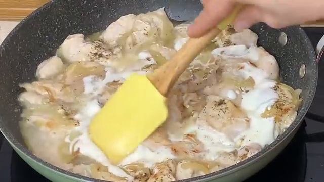 Самое Вкусное ВТОРОЕ из КУРИЦЫ Курица в сметанном соусе Простой рецепт из куриного филе за минуты
