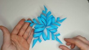 Как вырезать снежинки из бумаги простые и объемные