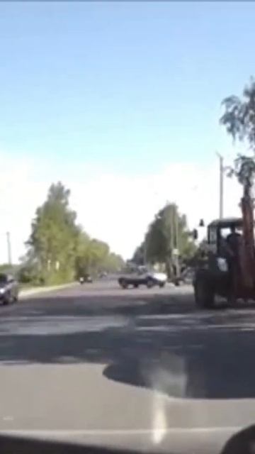 отпало колесо у трактора смотреть онлайн