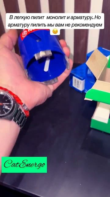 Вот этим вот мы выпиливаем отверстия для подрозетнико смотреть онлайн