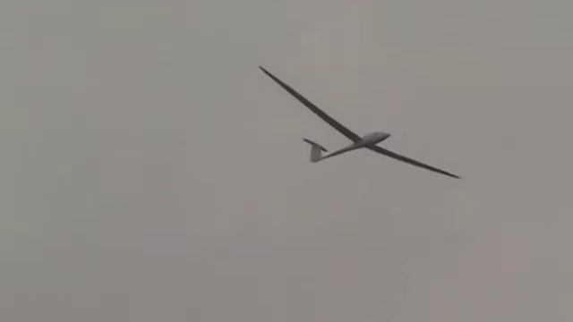 Самолёт с большими крыльями смотреть онлайн