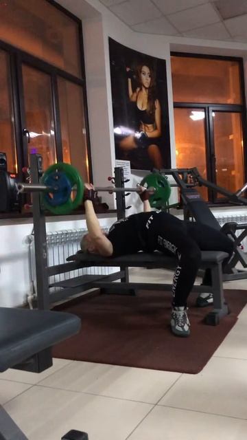 Жим штанги лежа (эксцентрический) 45/4, крайний рабочий ? смотреть онлайн