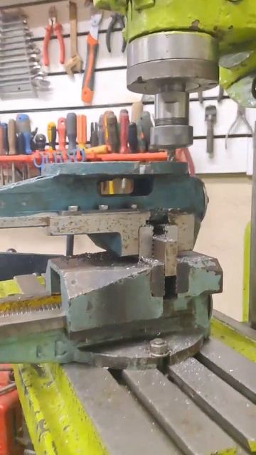 Тиски в тиски. смотреть онлайн