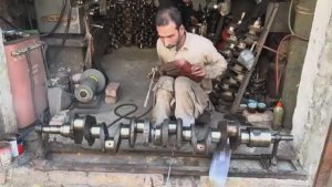 ШОК !! В Индии все делают на улице на коленках не хуже чем на заводе