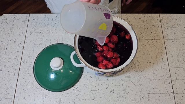 Как сварить компот с ягод или фруктов , за 5 минут смотреть онлайн