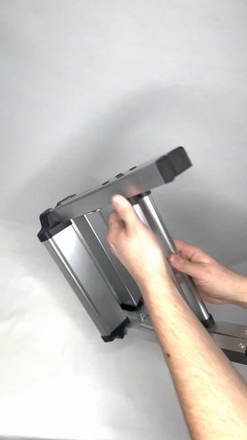 Сверхпрочный стул-стремянка складной.