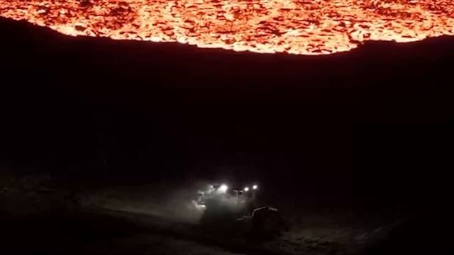 Извержение вулкана на полуострове Рейкьянес