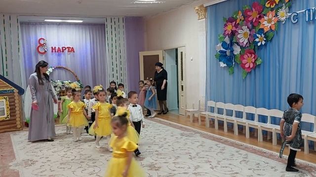 Вход на утренник во второй младшей группе на 8 марта. смотреть онлайн