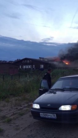 Ресторан "Шале" загорелся на Славянском шоссе в Ижевске