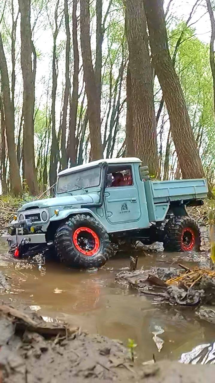 RC Грузовики ЗАБЛУДИЛИСЬ в ЗАТОПЛЕННОМ ЛЕСУ! смотреть онлайн