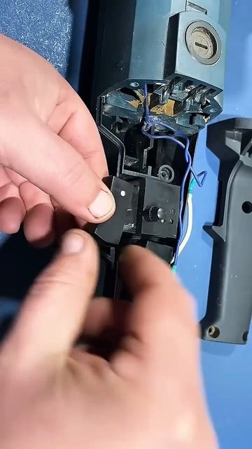 Болгарка не включается ремонт кнопки #apgreid #diy #lifehack #woodw смотреть онлайн