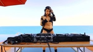 Kiki Solvej techno & rave live @ the Bahamas