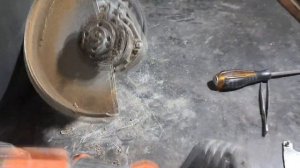 Зажало диск на болгарке, как открутить: перфоратор + го