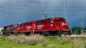 Канадиан Пасифик, тройная тяга тепловозов с вагонами хопперами