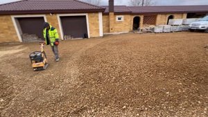 Наш двор: шаг за шагом к уюту. Укладка брусчатки. Хочеш?