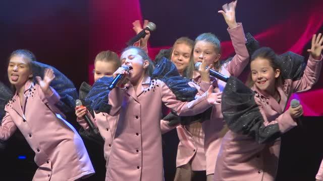 Шоу-группа LaLa-Band - Show me your love