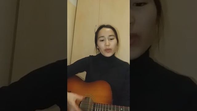 Девушка красиво поет!