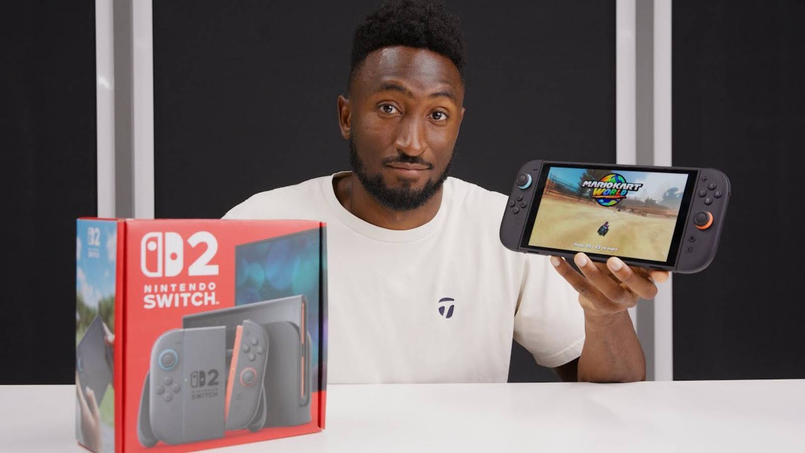 Nintendo Switch 2 Распаковка и Первый Геймплей! | Marques Brownlee