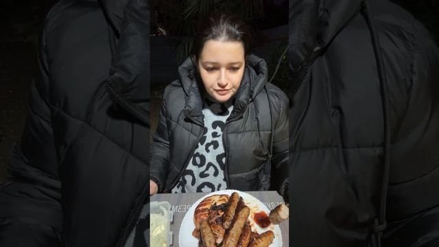 #обжор #итинг #mukbang КУРОЧКА С КУПАТАМИ НА МАНГАЛЕ #eating #fo смотреть онлайн