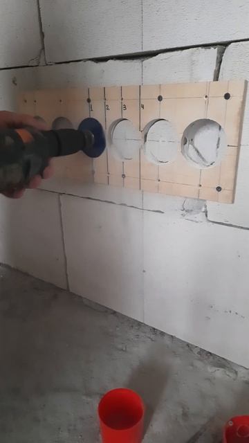 Как легко сделать ровные отверстия для подрозетников смотреть онлайн